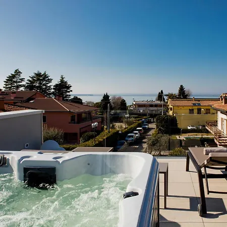 Apartment Luxury House - Heated Jacuzzi *