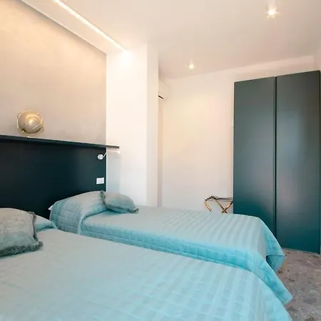 Luxury House - Heated Jacuzzi Apartment