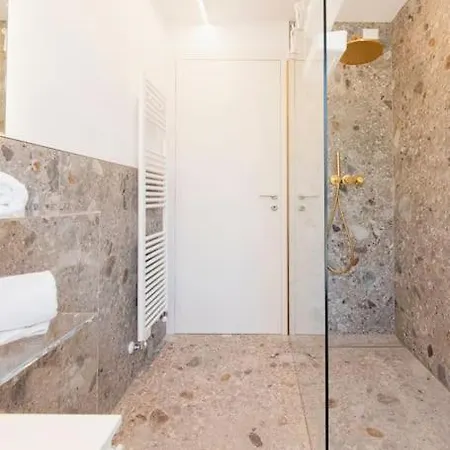 Luxury House - Small Heated Pool