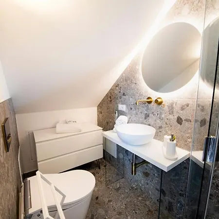 Luxury House - Heated Jacuzzi