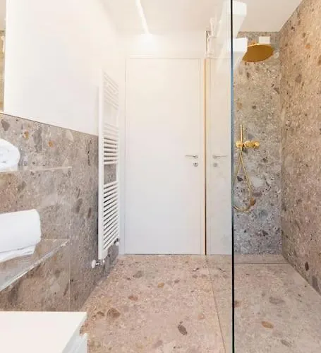 Luxury House - Heated Jacuzzi